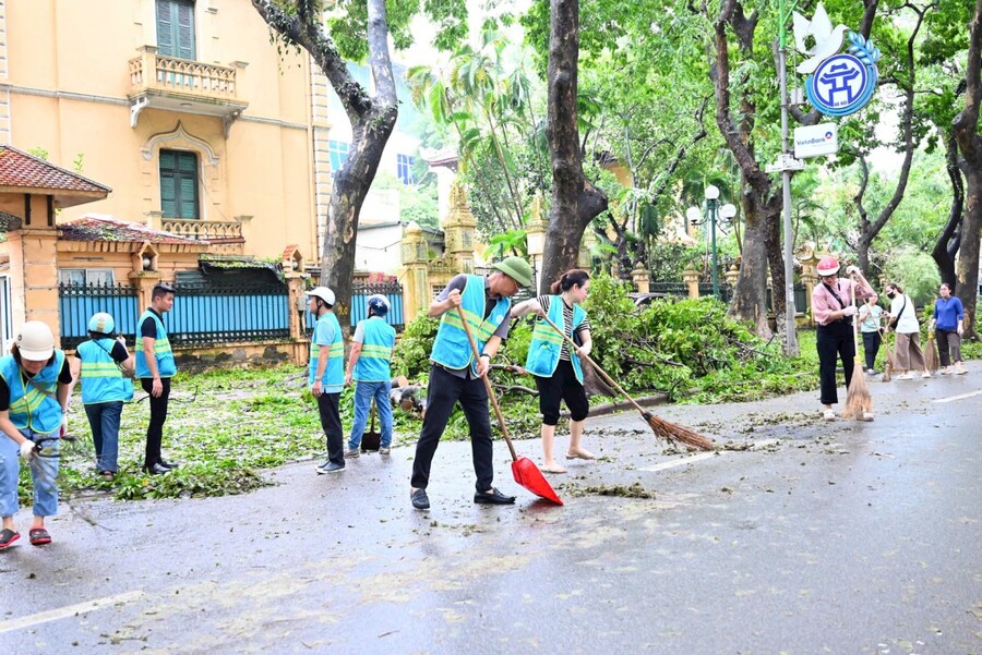 Hà Nội đảm bảo an toàn, ổn định đời sống của Nhân dân sau mưa lũ