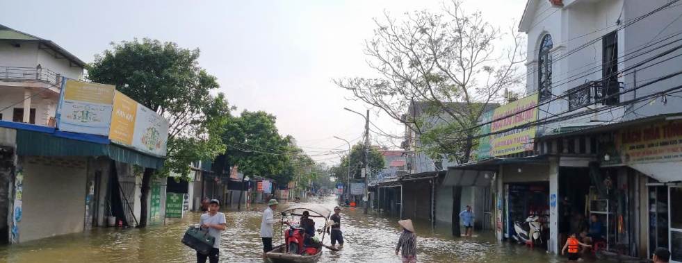 Hà Nội: Huyện Chương Mỹ chìm sâu trong biển nước lũ mênh mông suốt nhiều ngày