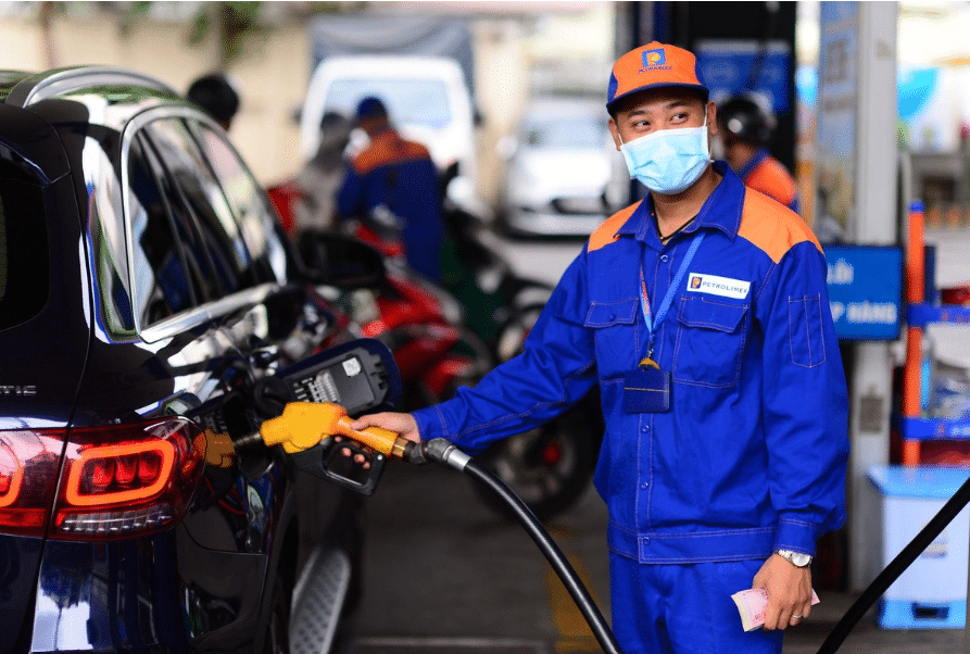 Xăng giảm giá hơn 1.000 đồng/lít