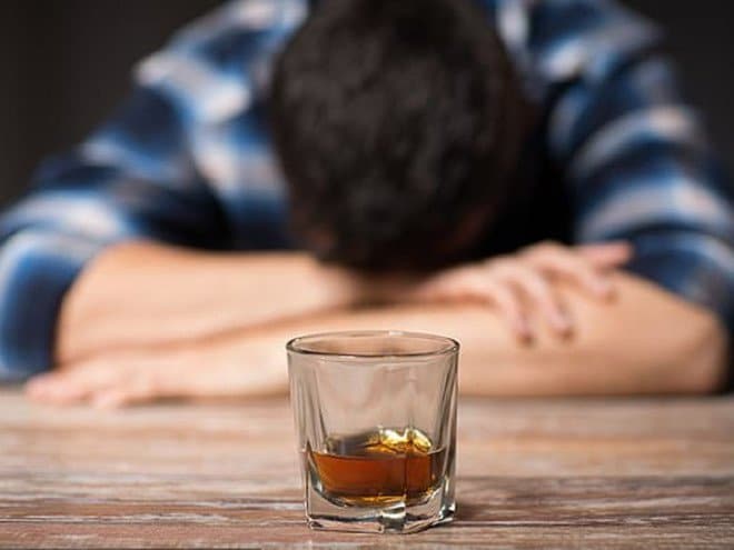 Phú Thọ: Cấp cứu người đàn ông đau họng, ho ra máu do thường xuyên uống 1 lít rượu mỗi ngày