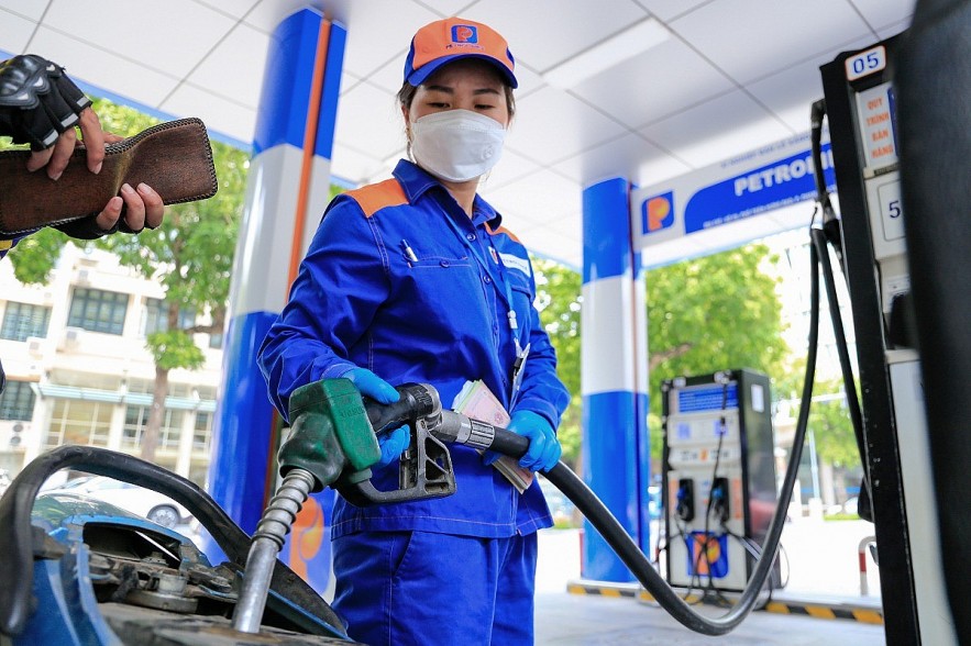 Giá xăng E5 giảm 430 đồng/lít, giá xăng RON 95 hạ 460 đồng/lít từ 15h chiều ngày 26/12