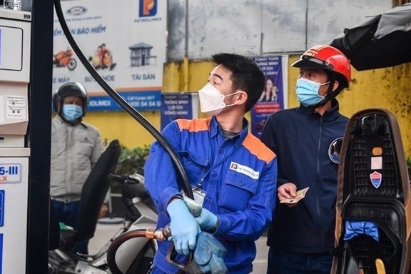 Đồng loạt tăng giá xăng dầu từ 15h ngày 2/1