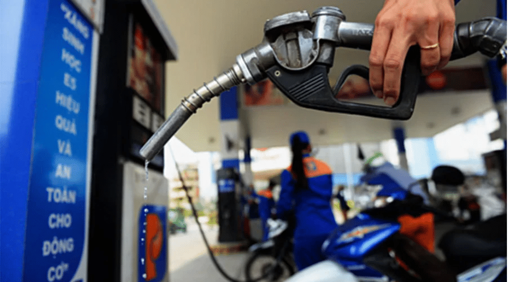 Giá xăng RON 95 giảm xuống còn 19.640 đồng/lít từ 15h ngày 13/3