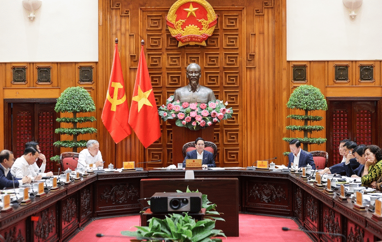 Thủ tướng: Ứng phó chủ động, kịp thời, linh hoạt trong mọi tình huống, khẩn trương hỗ trợ doanh nghiệp, người dân