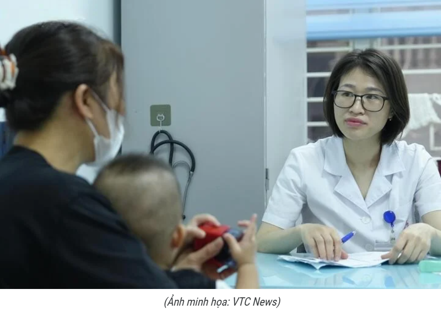 Hà Nội: Bé gái 9 tháng tuổi nhập viện vì thói quen hôn trẻ của người lớn
