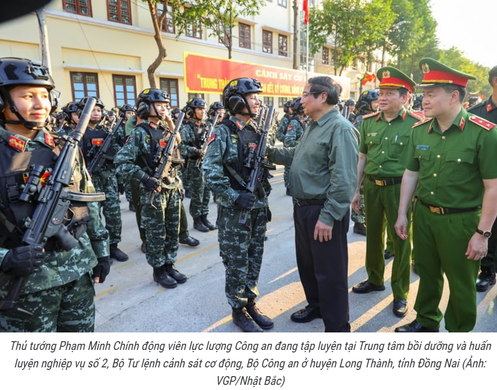 Thủ tướng Chính phủ động viên các lực lượng chuẩn bị tham gia diễu binh kỷ niệm 50 năm Ngày Giải phóng miền Nam, thống nhất đất nước