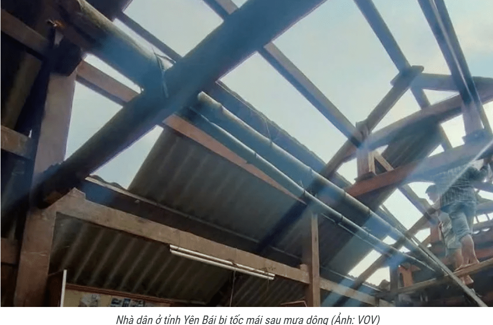 Mưa lớn khiến nhiều nhà dân trên các tỉnh bị ảnh hưởng, thiệt hại nặng nề