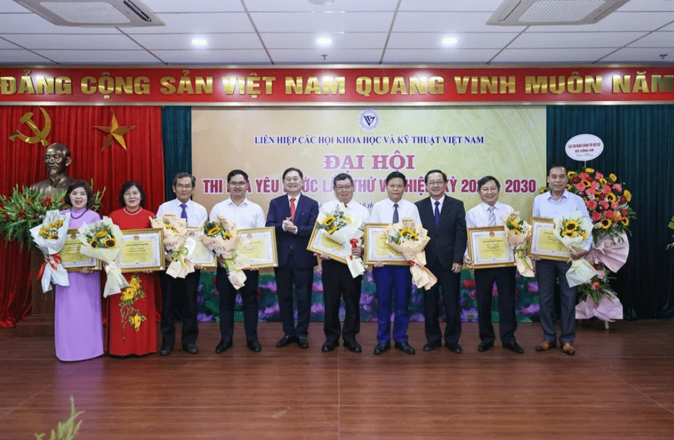 Khơi dậy tinh thần cống hiến trong đội ngũ trí thức khoa học, công nghệ