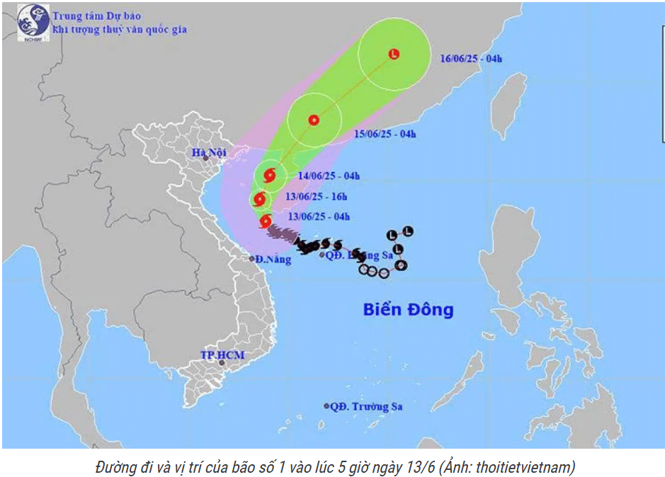 Cơn bão số 1 mạnh giật cấp 13 áp sát vịnh Bắc Bộ