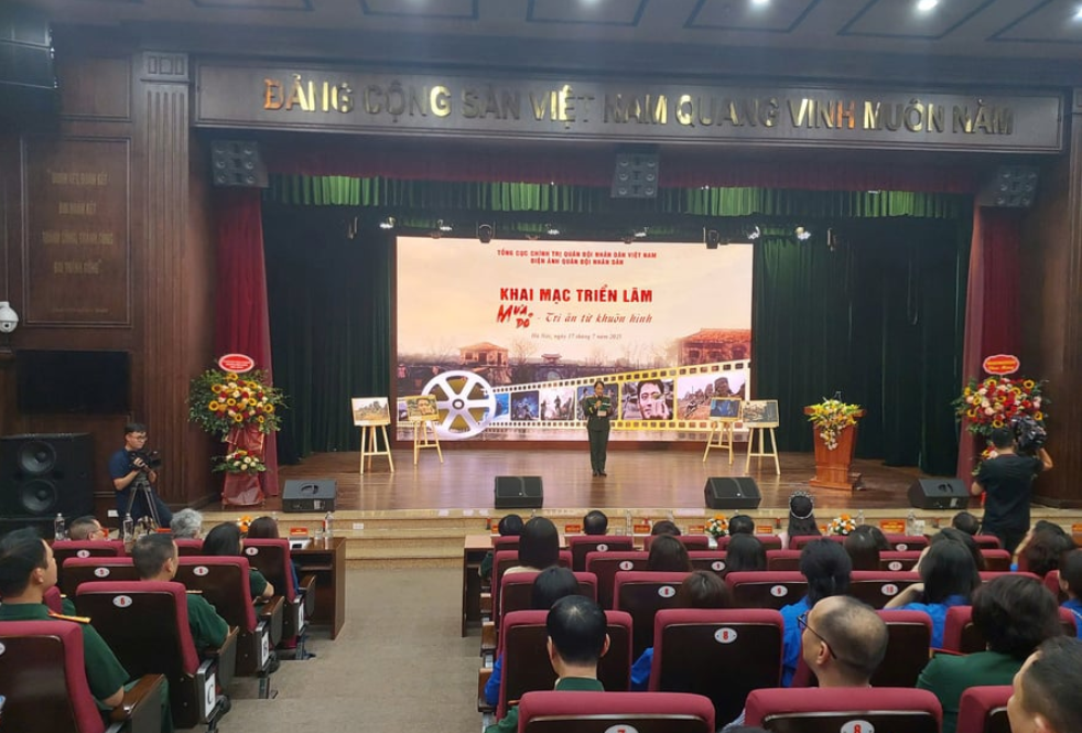 Dòng Thạch Hãn và những khuôn hình đỏ lửa của lịch sử, một nén tâm nhang gửi Thành cổ