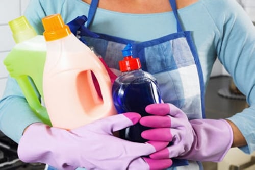 Thường xuyên tiếp xúc với hoá chất độc hại có thể tăng nguy cơ vô sinh ở nam giới