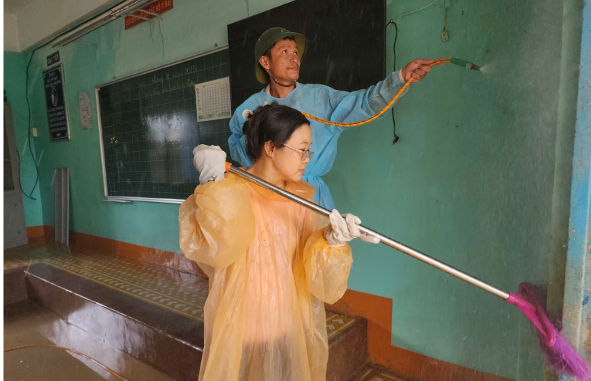 Khánh Hòa: Nhanh chóng dọn bùn đất sau lũ, sớm đưa học sinh trở lại nhà trường