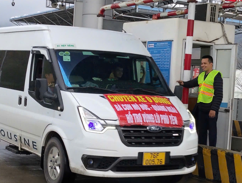Xe cứu trợ miền Trung được ưu tiên: Hàng loạt trạm thu phí mở làn miễn phí