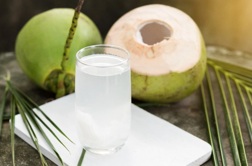 Lợi ích khi uống nước dừa vào buổi sáng