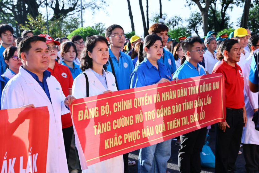 Đồng Nai: Gần 300 cán bộ, bác sĩ, tình nguyện viên lên đường tiếp viện cho Đắk Lắk