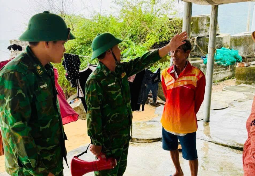 Đắk Lắk rà soát, sơ tán người dân trên các tàu, lồng bè, gấp rút chuẩn bị ứng phó bão số 15