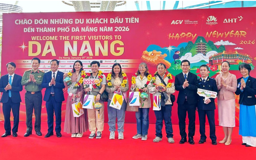 Các địa phương miền Trung tưng bừng chào đón du khách đầu tiên năm 2026
