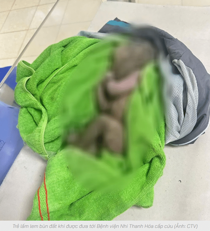 Kịp thời cứu sống trẻ sơ sinh bị bỏ rơi ở mương nước